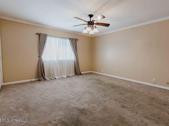 4th image of 333 Lakebend Dr