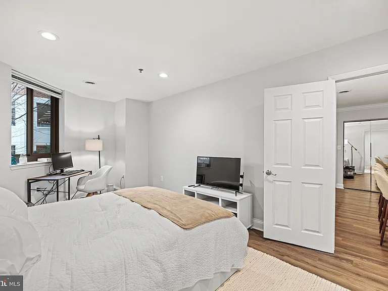 1001 N Vermont St #105 — Photo 27