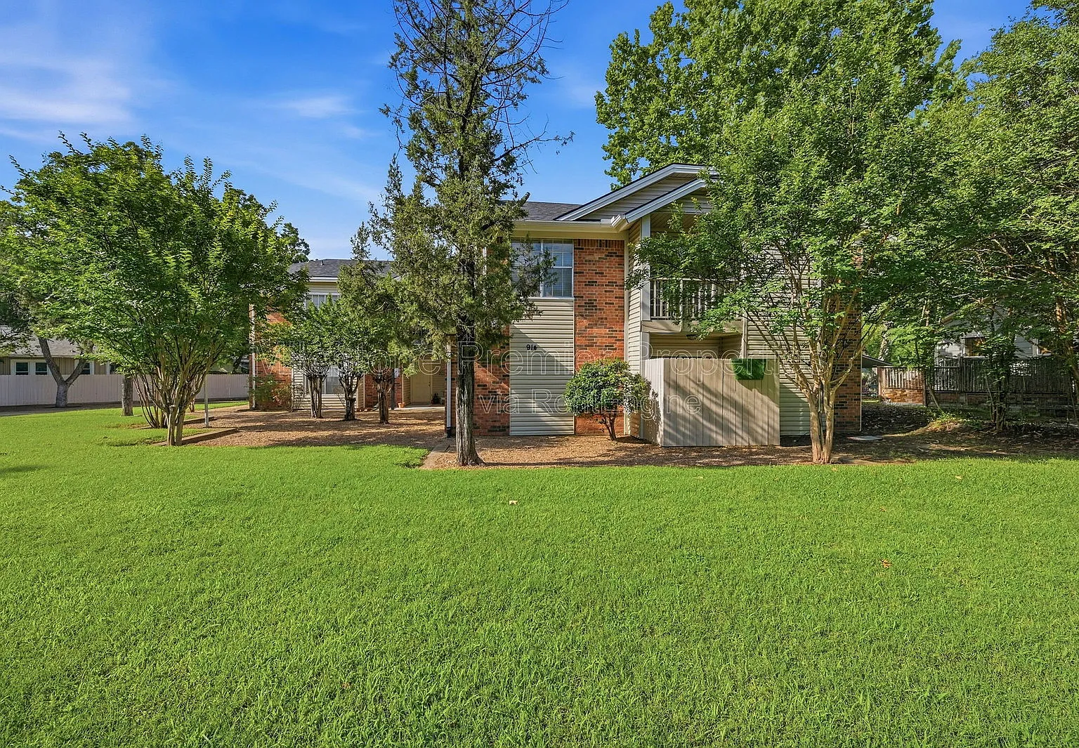 2 bed, 1.5 bath, 1287 sqft, $1,135 — Photo 2