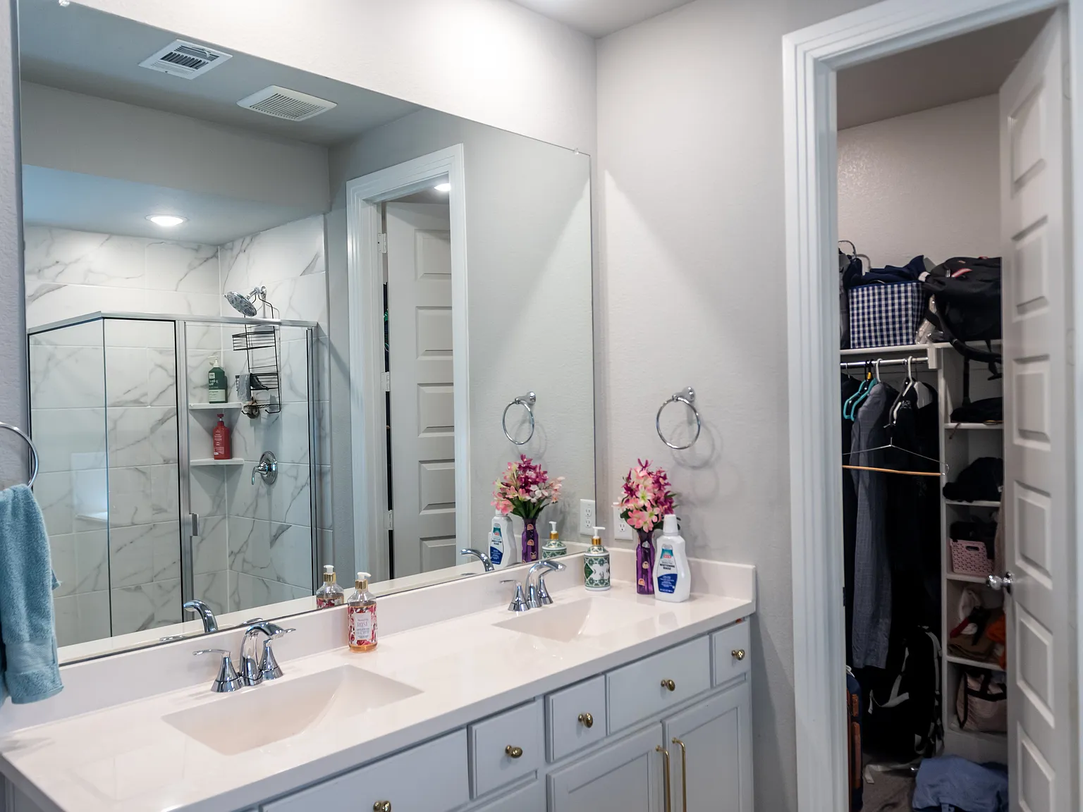 4 bed, 2378 sqft, $2,900 — Photo 3