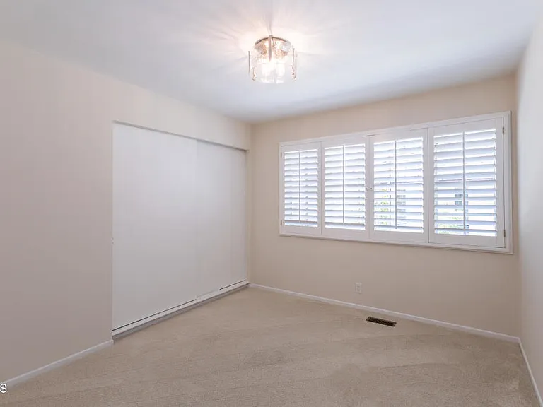 555 Paulette Pl — Photo 25