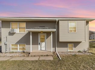 207 W Graham St, Roberts, WI 54023