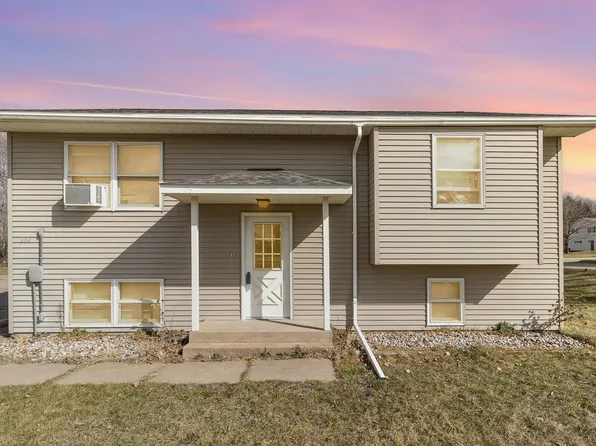 207 W Graham St, Roberts, WI 54023