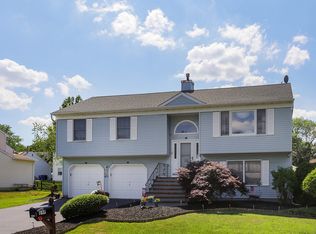 124 Seabird Ln, Belford, NJ 07718