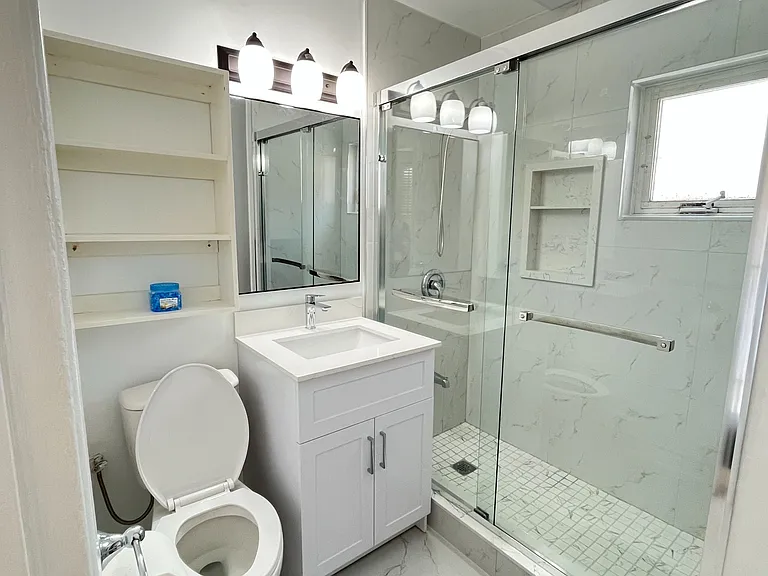 432 Charlotte St — Photo 10