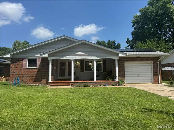 147 Ash St, Wood River, IL 62095