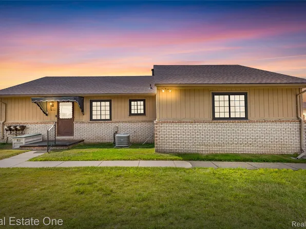 13936 Harrington Dr, Warren, MI 48088
