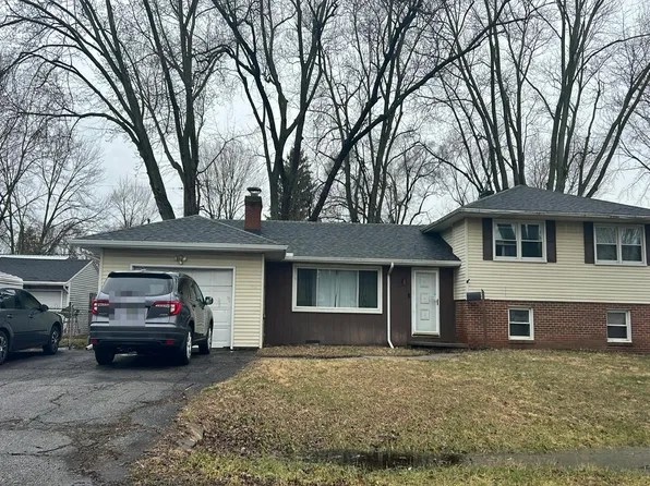 2113 Broadstone Rd, Toledo, OH 43615