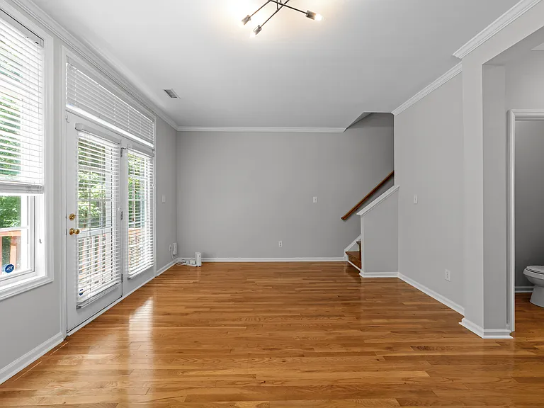 6809 Middleboro Dr — Photo 11