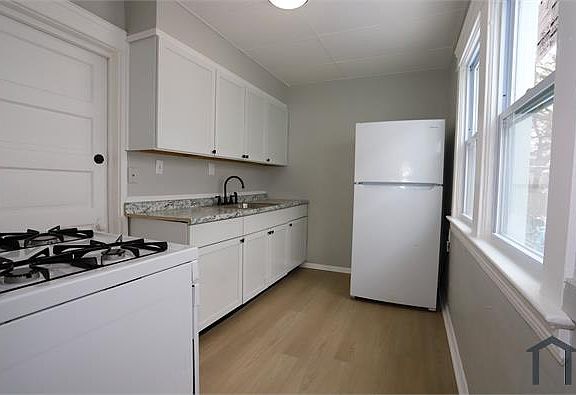 4th image of 1377 E 139th St