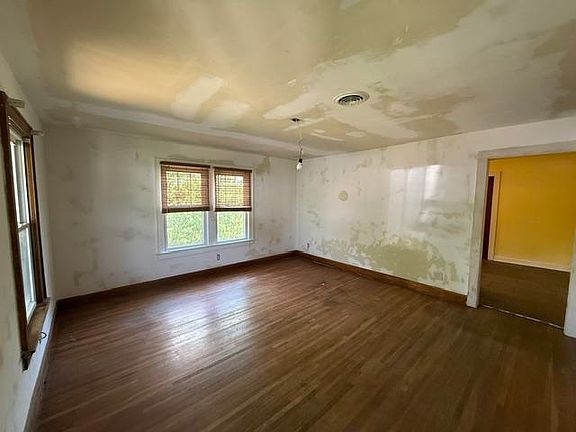 2nd image of 1908 1st St
