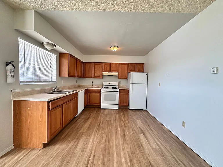 3417 Aztec Road NE — Photo 7