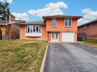 1525 Holburne Rd, Mississauga, ON L5E 2L7