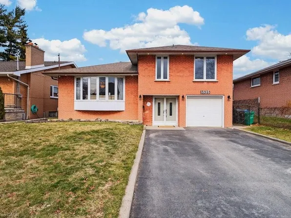 1525 Holburne Rd, Mississauga, ON L5E 2L7