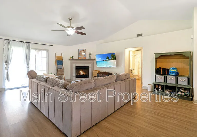 3312 Pitcher Plant Cir — Photo 3