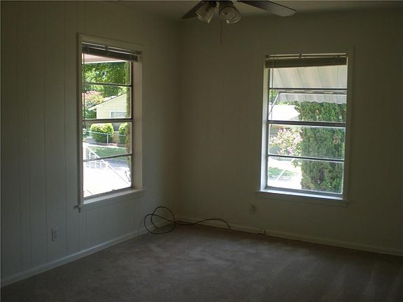 3rd image of 1701 Montrose Dr