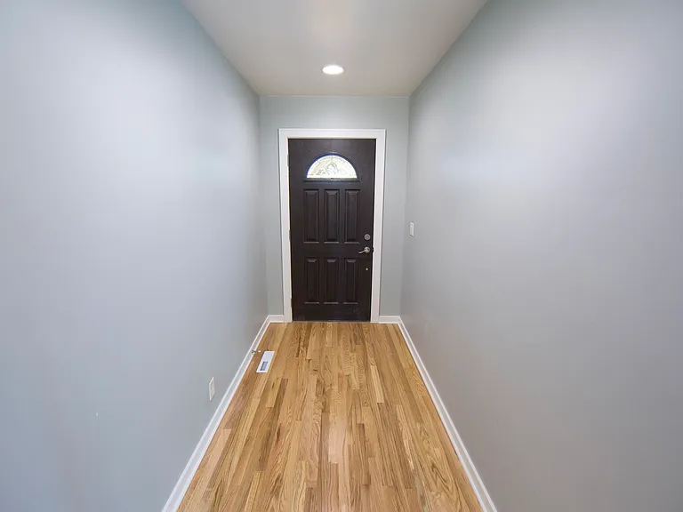 1255 Westwood Dr — Photo 6