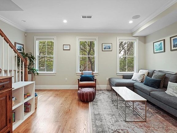 2nd image of 11 Essex St #2