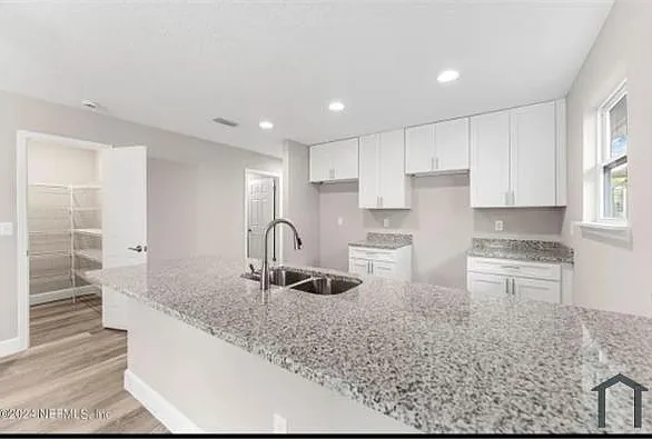 3 bed, 1171 sqft, $1,850 — Photo 3