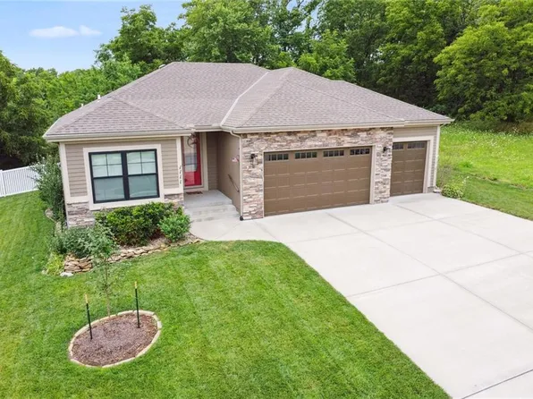 1111 S 13th St, Louisburg, KS 66053
