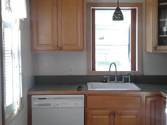 3rd image of 22509 Hawthorne St