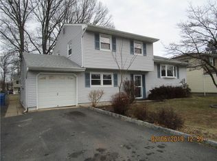 4 Sheffield Pl, Metuchen, NJ 08840