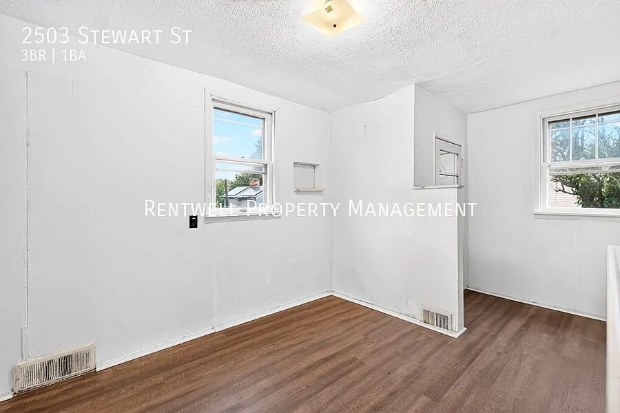 Charming 3BR Home with Main-Level Bedroom — Photo 3