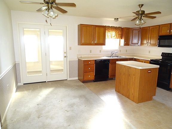 Dining Area & Kitchen