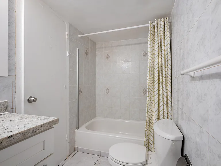 2200 E Hallandale Beach Blvd #202 — Photo 16
