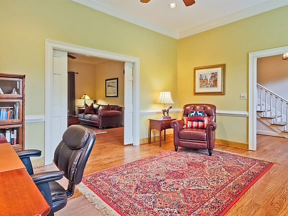 5th image of 3207 Lakeridge Dr SE
