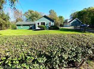 267 Bogie Lake Rd, White Lake, MI 48383
