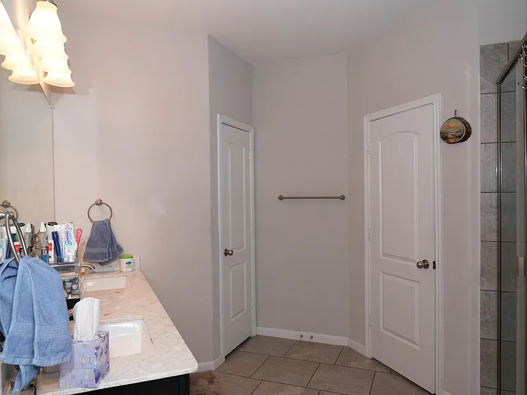 2404 Muzzie Ln — Photo 12