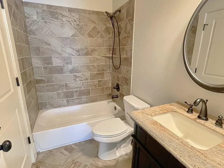 1820 Enclave Hollow Ln E — Photo 20