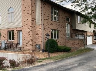 7956 W Tiffany Ct, Palos Hills, IL 60465