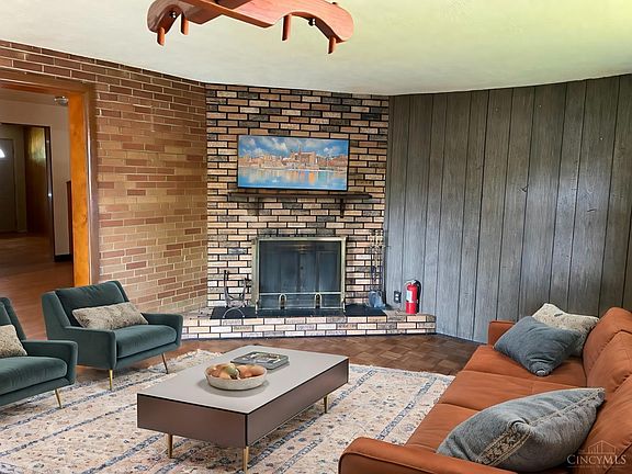 3rd image of 2480 Cornwall Dr