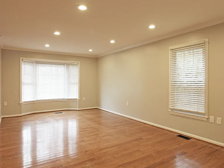 4427 Holly Ave — Photo 2