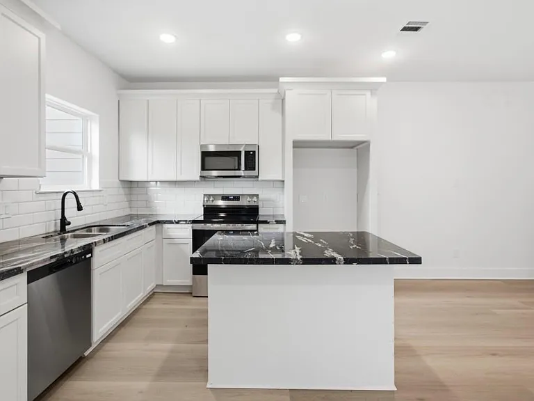 307 Bolden St — Photo 8