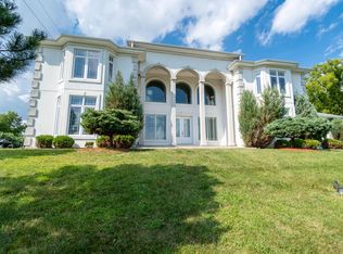 W135S8287 Holz Dr, Muskego, WI 53150