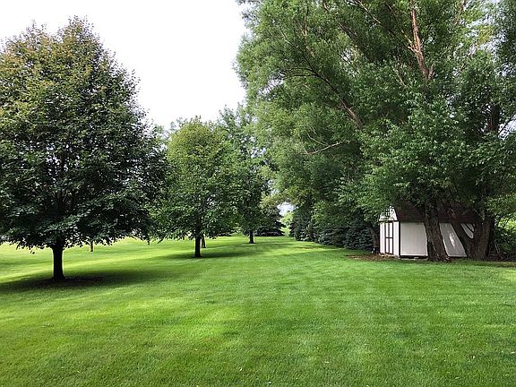 Large wooded lot