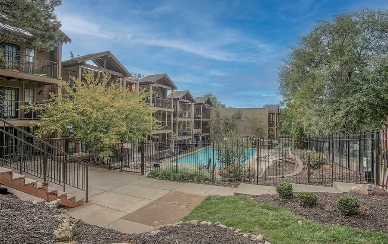 2 bed, 1016 sqft, $1,900 — Photo 3