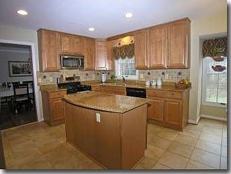 4th image of 15319 Surrey House Way