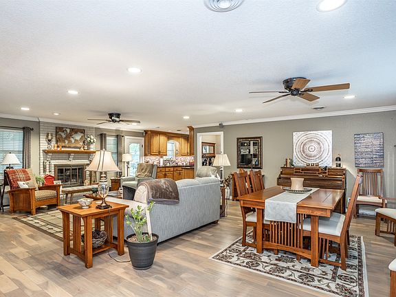 3rd image of 415 Rosedale Dr