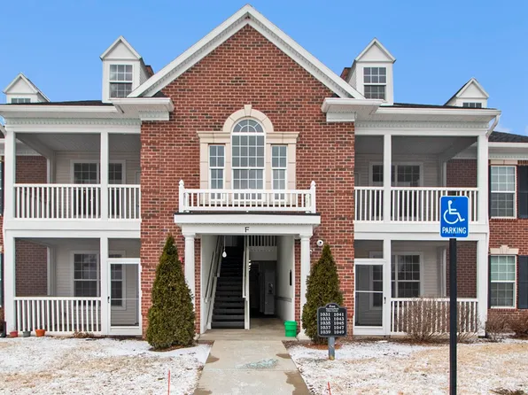 1043 E Summerfield Glen Cir, Ann Arbor, MI 48103