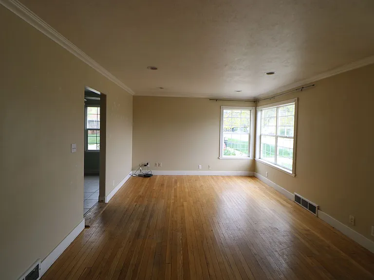 1051 E 620 N — Photo 3