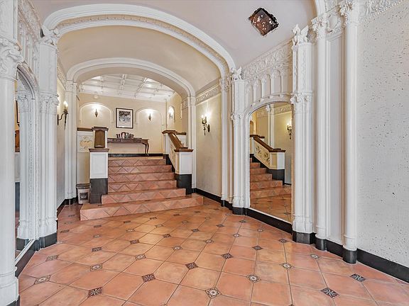 4th image of 1850 Clay St APT 304