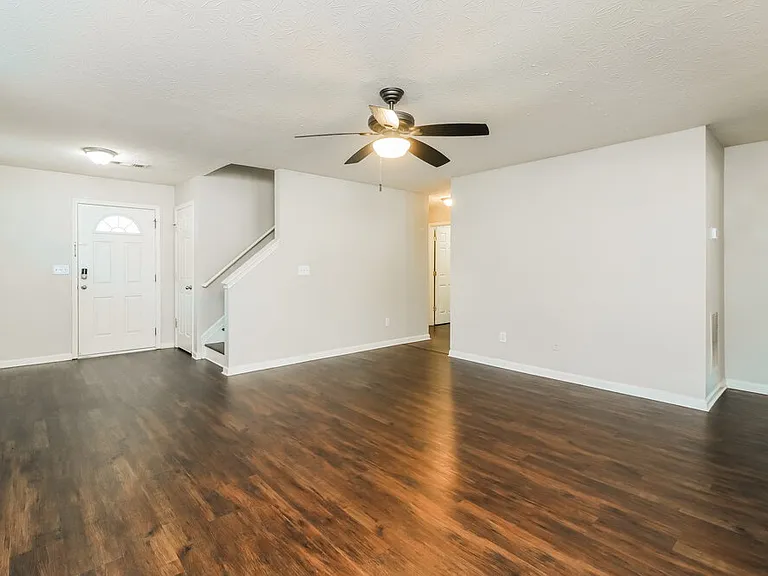 320 Arrowhead Dr — Photo 6