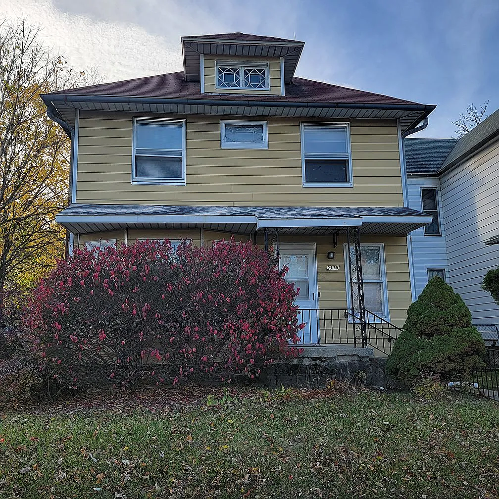 4 bed, 1976 sqft, $1,450 — Photo 1