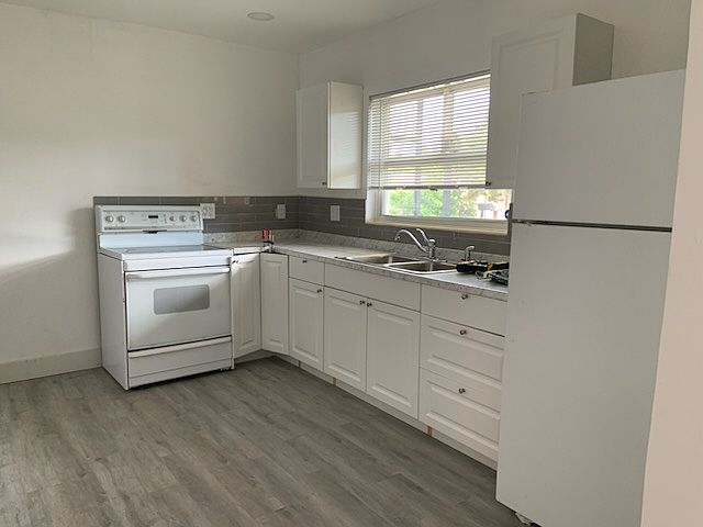 1st image of 1664 Drew St #1664