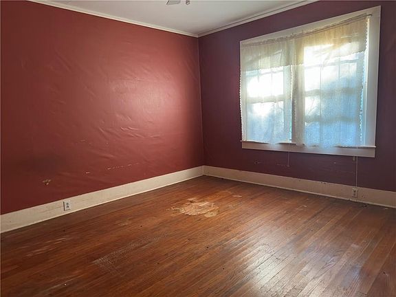 3rd image of 610 Floyd St