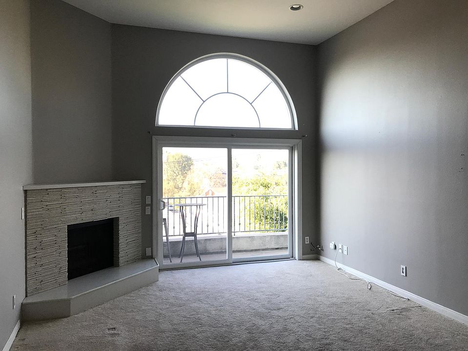 Beautiful Spacious Living room